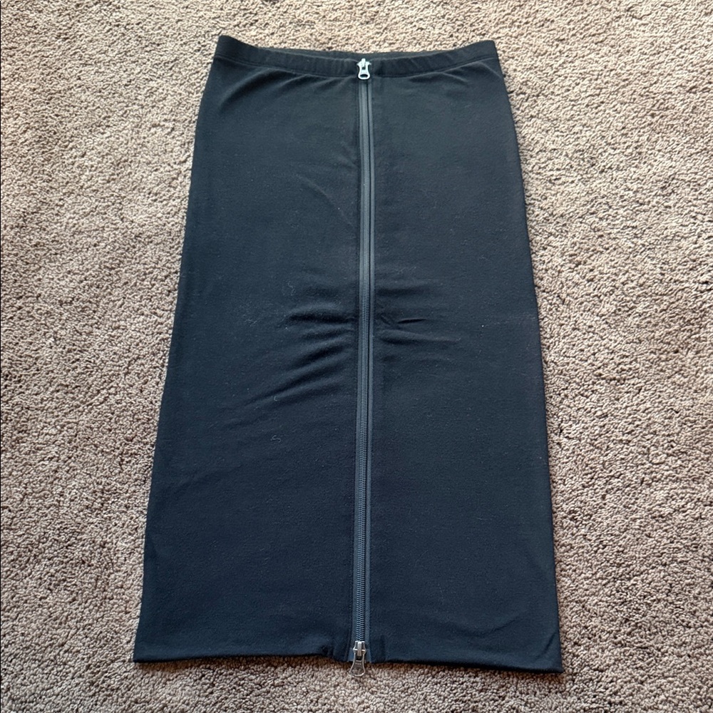 Elegant Black Zippered Skirt